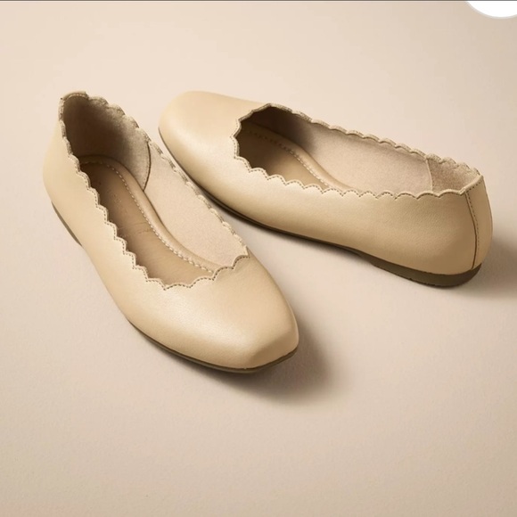 LC Lauren Conrad Beige Scalloped Flats size 9.5 - Picture 1 of 5